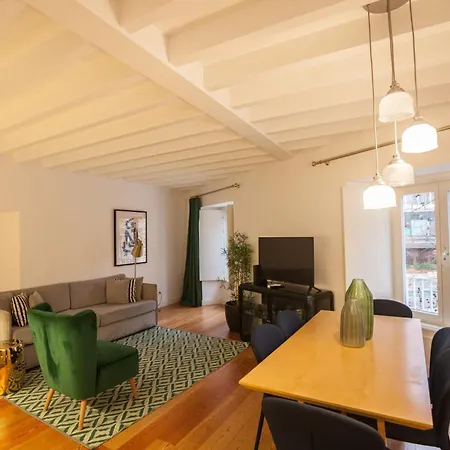 Flh Intendente Chic With Rooftop Pool ליסבון